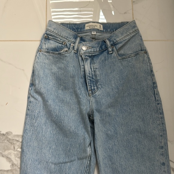 Abercrombie curve love jeans - Picture 2 of 4